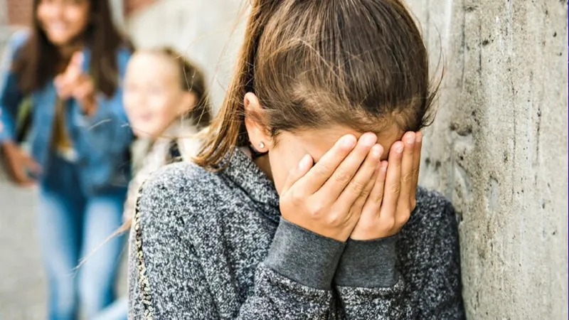 7 Yaşındaki Kıza Makaslı Saldırı! Okul Ne Yaptı? Şok Olacaksınız!