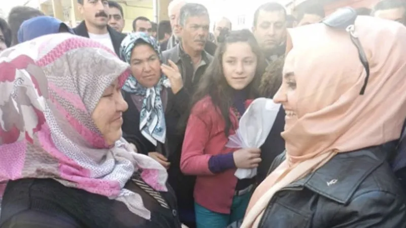 Adalet Bakan Yardımcısı Yılmaz’ın teyzesi olan Çevre Bakanlığı İstanbul İl Müdür Yardımcısı Yazıcı ve oğlu tutuklandı: El konulan eşyaları satmışlar!