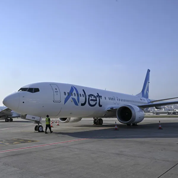 AJet'in 7'nci yeni uçağı İstanbul'a geldi
