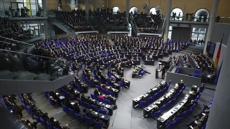 Almanya Federal Meclisi'nde göç politikalarıyla ilgili tartışma yeniden alevlendi