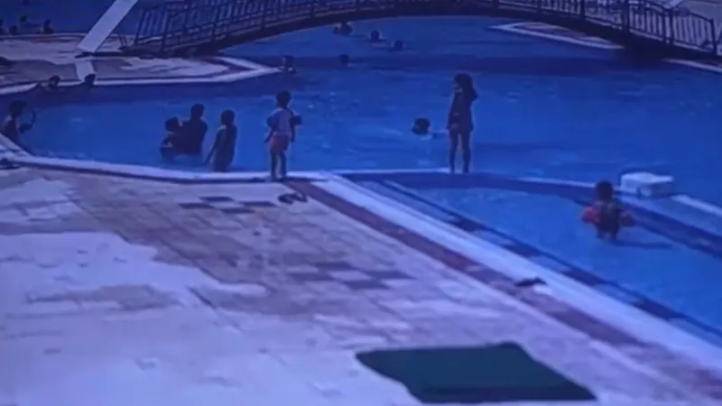AVM Havuzunda Dehşet! 3 Yaşındaki Çocuk Ölümden Döndü