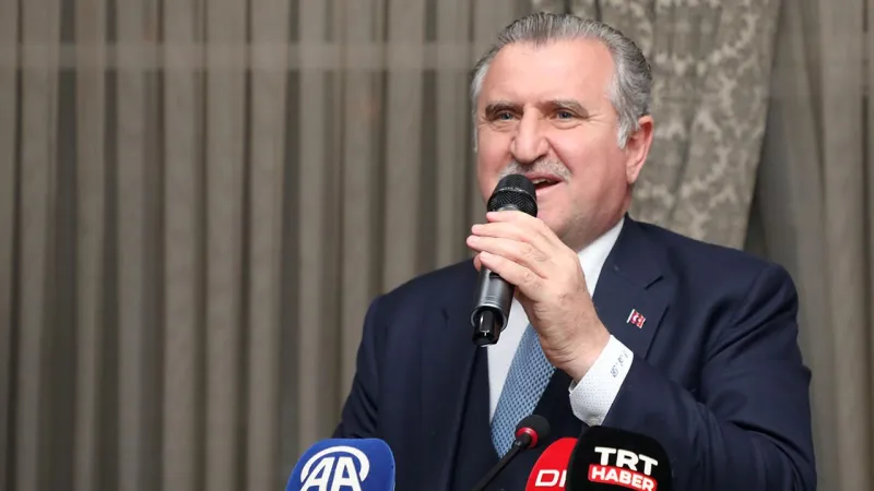 Bakan Bak: İstanbulda amatör futbol kulüplerinin tesisleşmesine çok büyük yatırım yapacağız