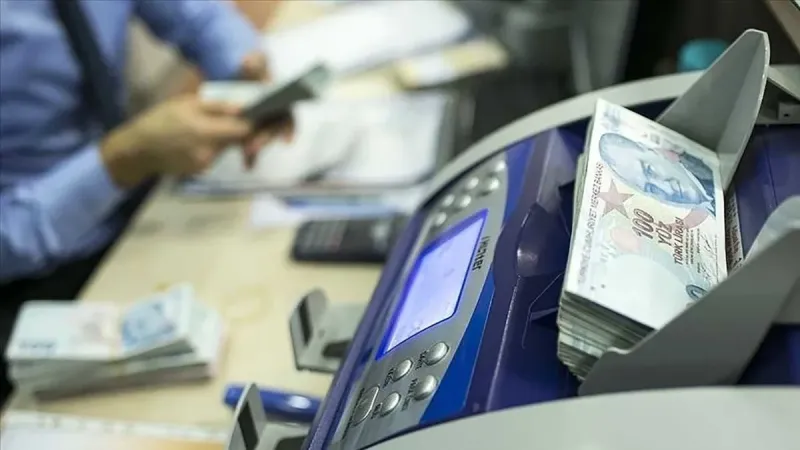Bankadan pazara! Para sayma makinesi satışında patlama