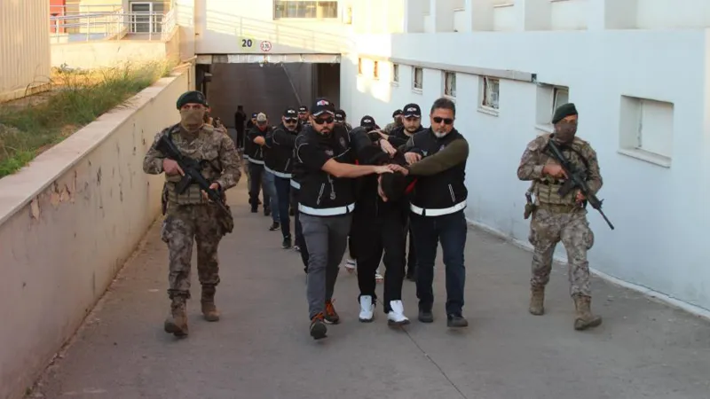 Bayğaralar Çetesi Çökertildi! Yurt Dışına Kaçarken Yakalandılar!