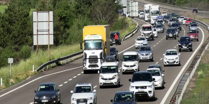 Bolu'da Bayram Çilesi! Trafik Felç, Tatil Kabusa Döndü