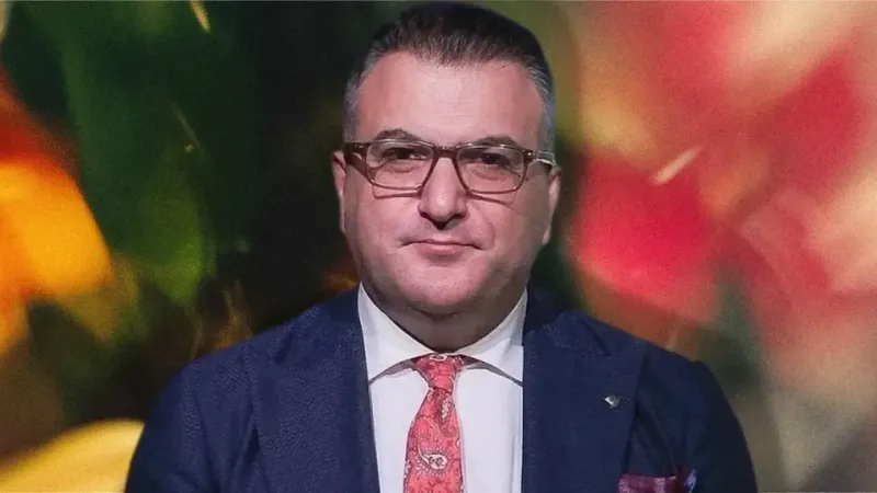 Cem Küçük'ten Soyer'e Sert Yanıt: 1500 Kişi Evsiz Mi Kaldı?