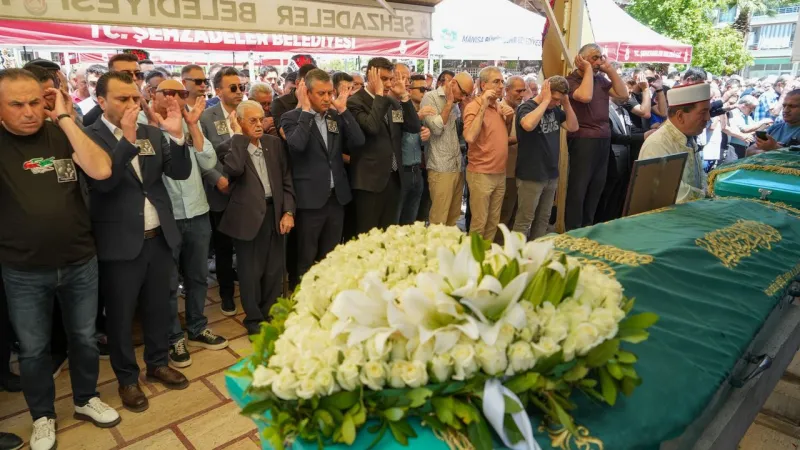 CHP'li Özel'den Manisa'da Acı Kayıp! Cenazede Gözyaşları Sel Oldu