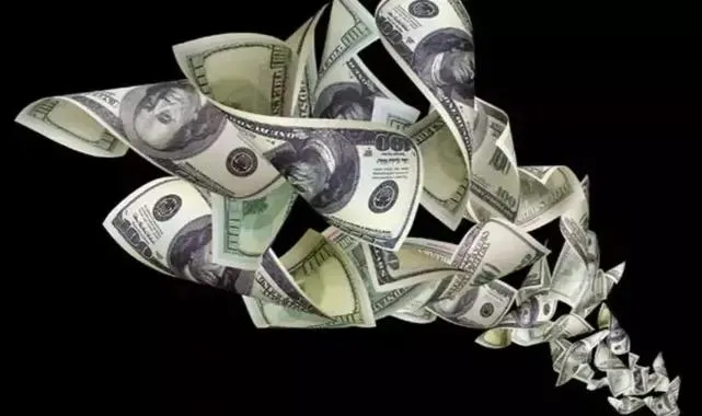 Dolar Rekor Kırdı! TL Değer Kaybı Devam Edecek Mi?