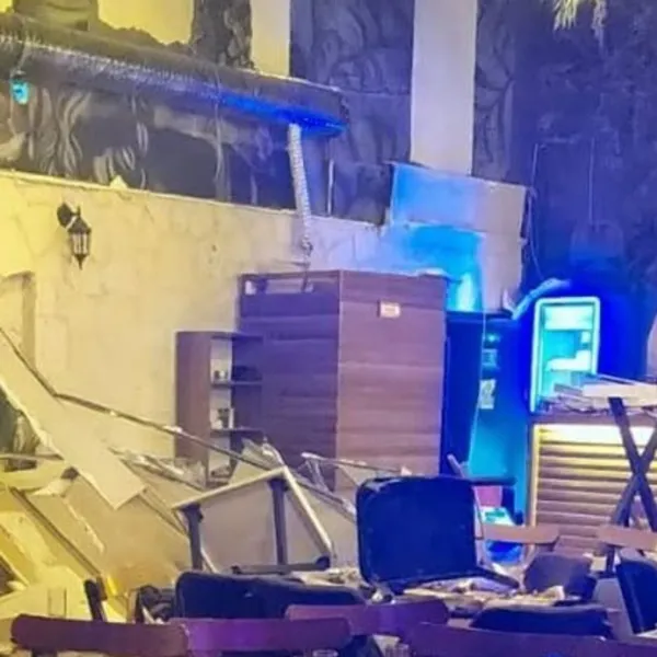 İzmir'de Eğlence Mekanında Korkunç Anlar! Tavan Çöktü, Yaralılar Var
