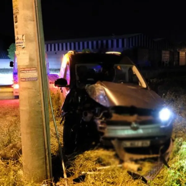 Konya'da Feci Kaza! Elektrik Direği Faciası: 5 Yaralı