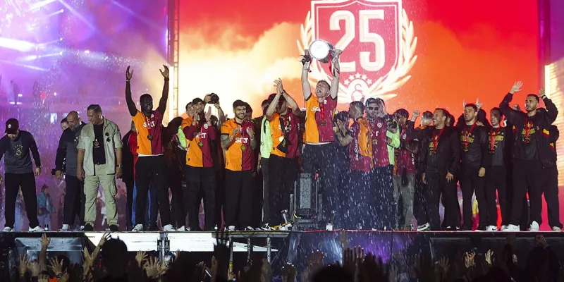 Galatasaray Başakşehir Maçı: Okan Buruk'tan Sürpriz İlk 11!