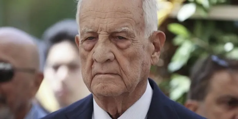 İnan Kıraç kimdir?