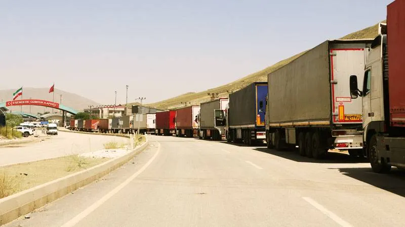 İran'a açılan Esendere Gümrük Kapısı'nda 5 kilometrelik TIR kuyruğu