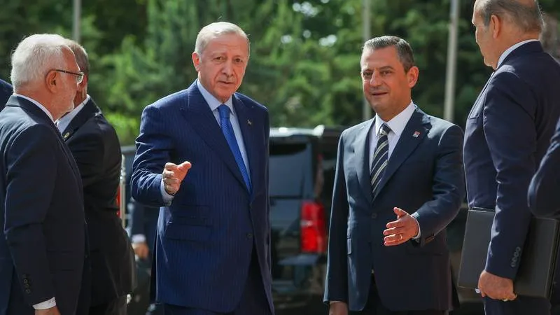 CHP Anketlerde Zirvede! AKP'de Şok Düşüş Devam Ediyor Mu?