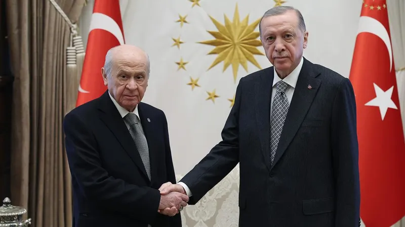 Bahçeli'den Erdoğan'a Özel Hediye! Cumhuriyet Tablosu Sürprizi