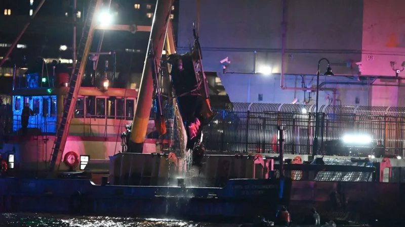 New York'taki Hudson Nehri'ne helikopter düştü: Çok sayıda ölü!