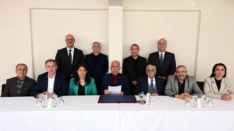 PKK'nın fesih kararı gazete köşelerinde: Kimler destek verdi, kimler nasıl ve neden eleştirdi?