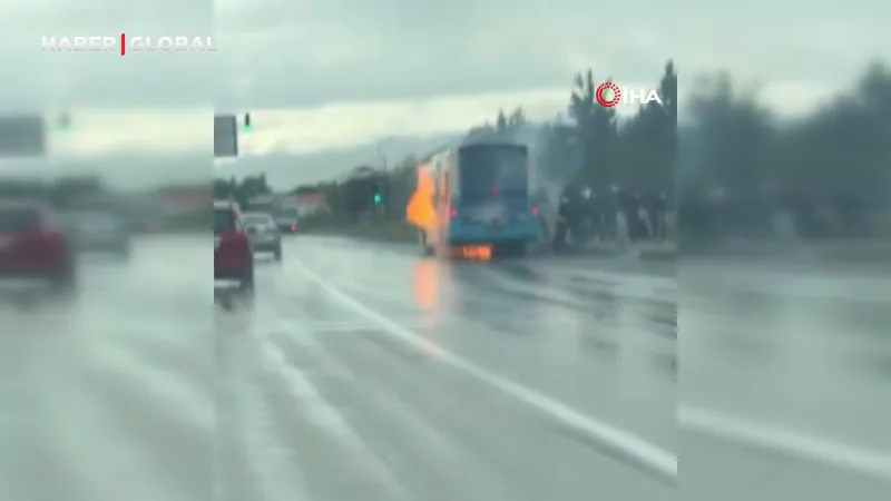 Erzurum'da Otobüs Alev Alev Yandı! Yolcular Canını Zor Kurtardı