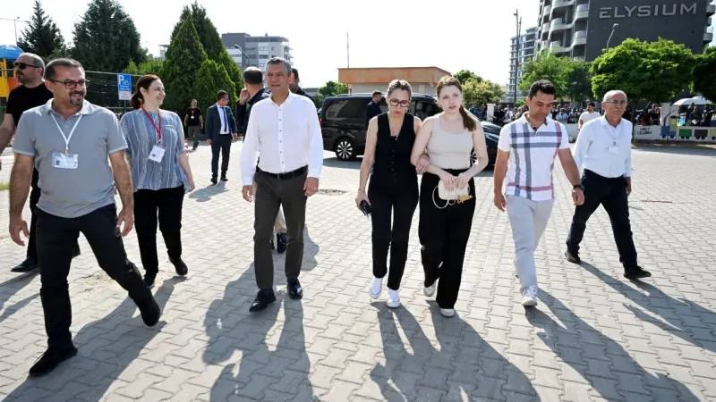 Özgür Özel'den Duygu Dolu YKS Desteği! Zeyrek'in Kızı Sınavda!