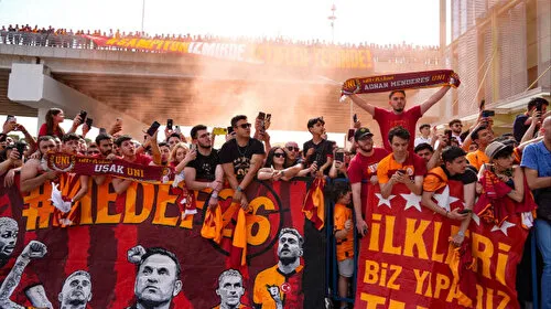 Şampiyon Galatasaray'a İzmir'de çoşkulu karşılama