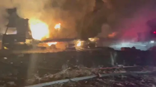 Şanlıurfa'da seyir halindeki tır alev aldı
