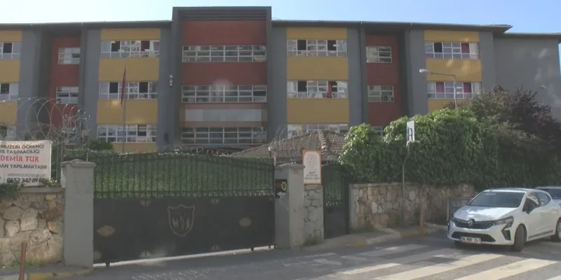 Sultanbeyli'de Kanlı Teneffüs! Liseli Arkadaşını Bıçakladı, Sonrası Şok